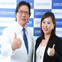 佐登妮絲集團總經理陳佳琦（右）很推崇佐登微爾醫學美容醫院長鄭紹評（左）。圖／佐登妮絲提供